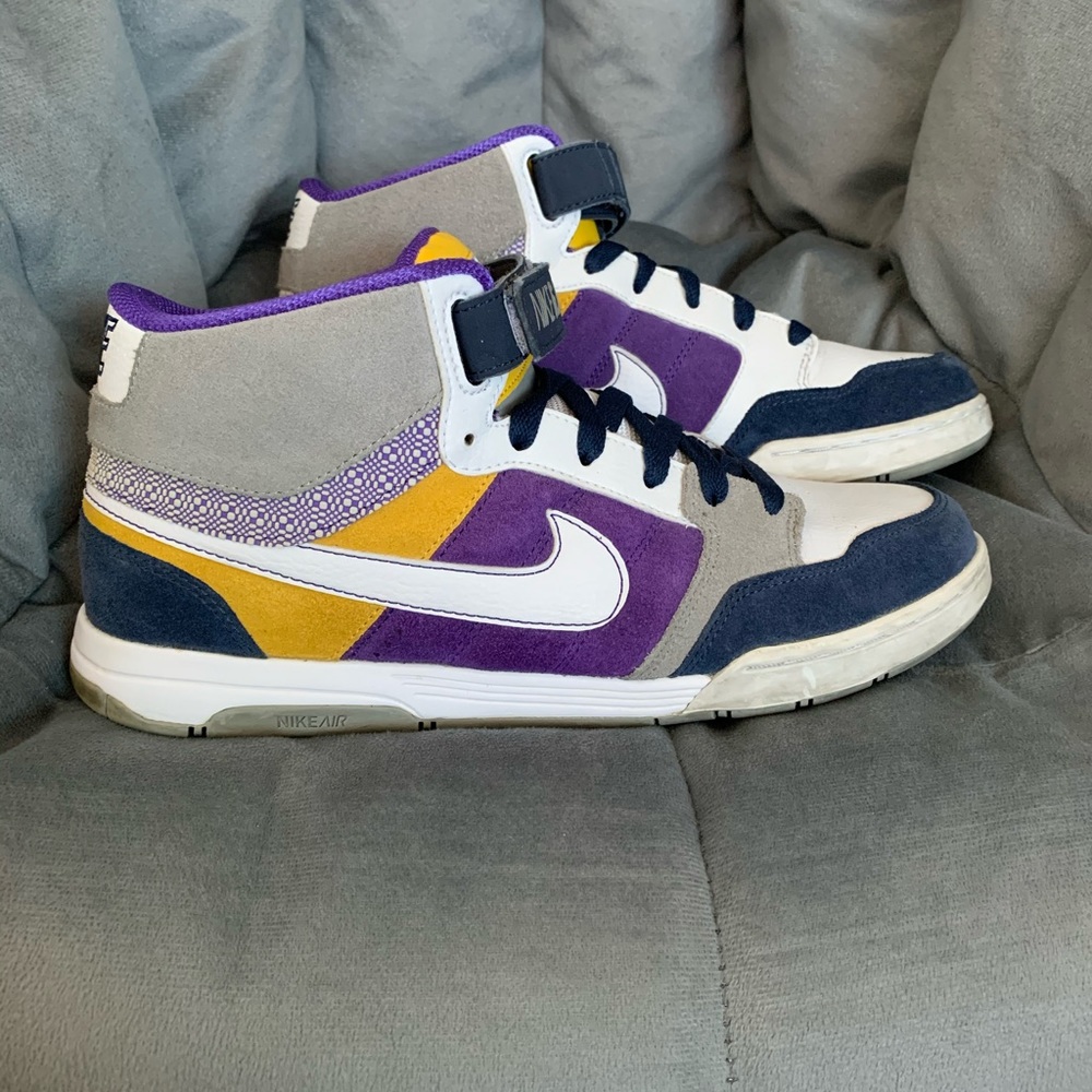 Nike Air Mogan Mid Premium